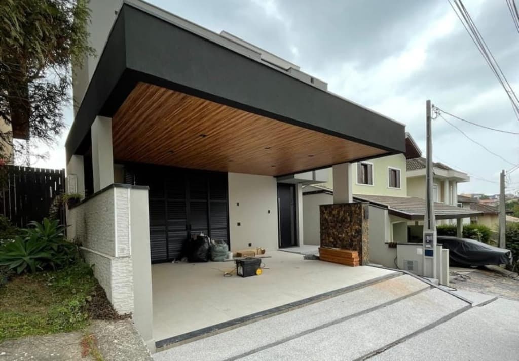Forro Amadeirado em Garagem Moderna